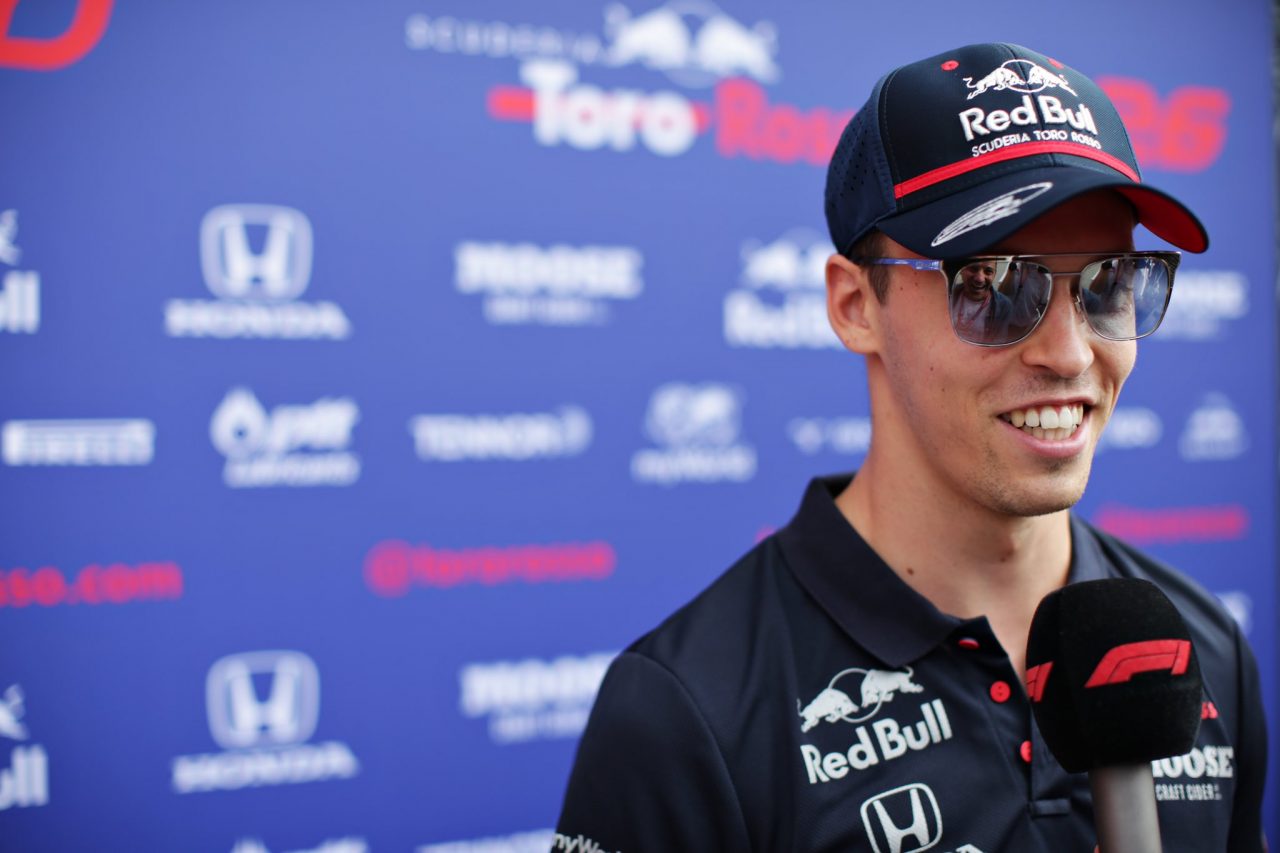 A Kvyat la actuación de Albon no lo impresionó