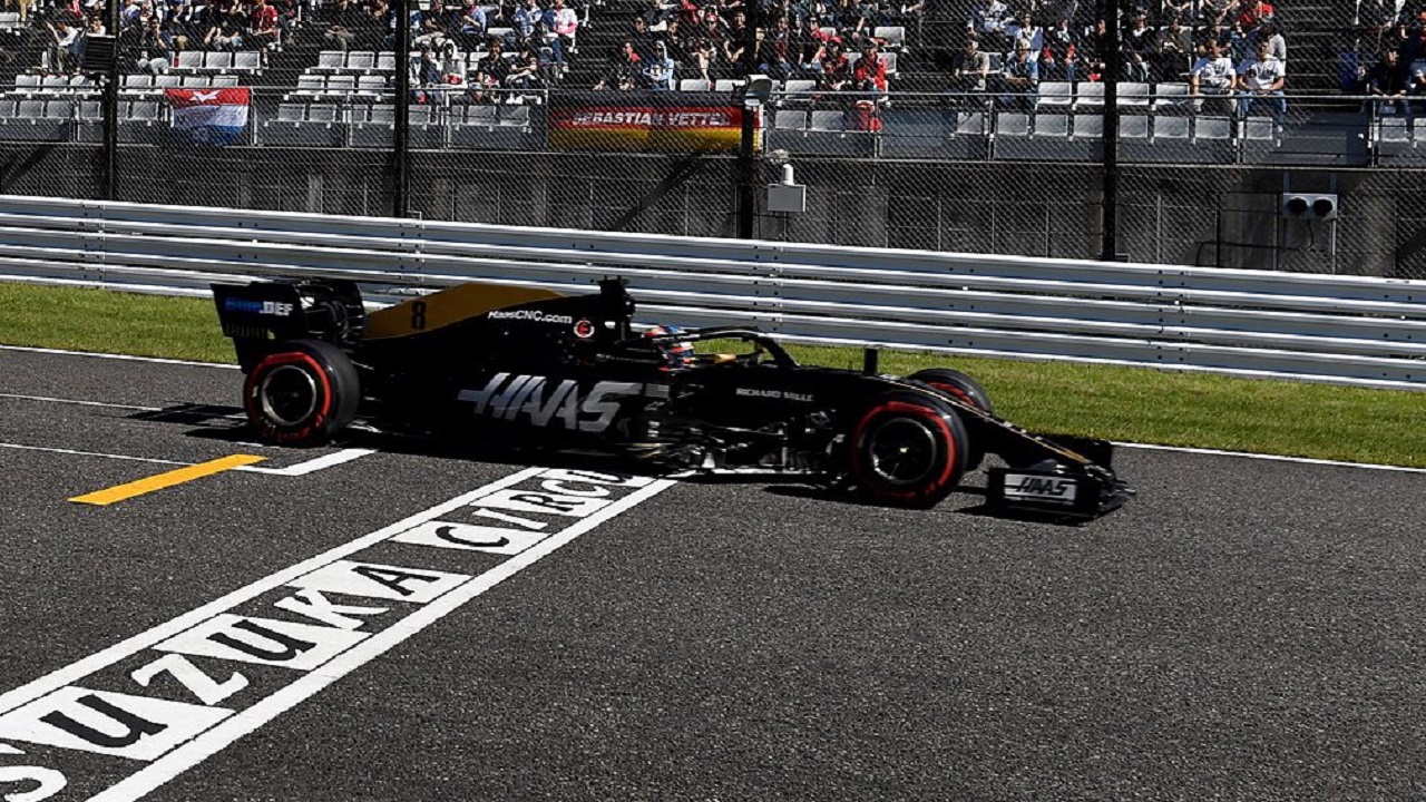 Haas sufe y disfruta en la Qualy de Japón