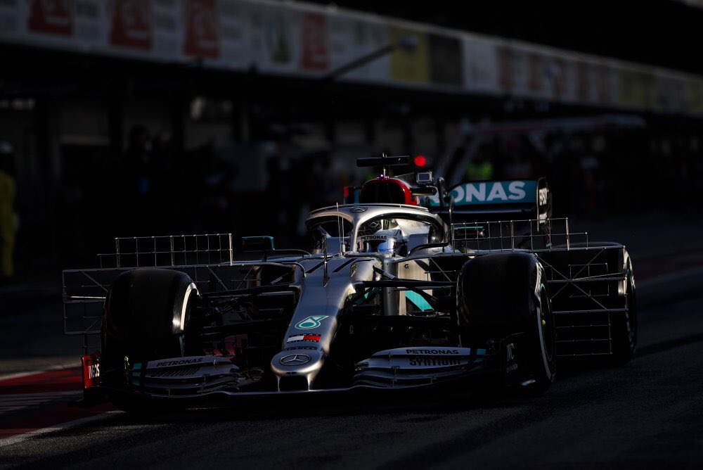 Bottas lidera la sesión de la mañana el primer día de test en Barcelona