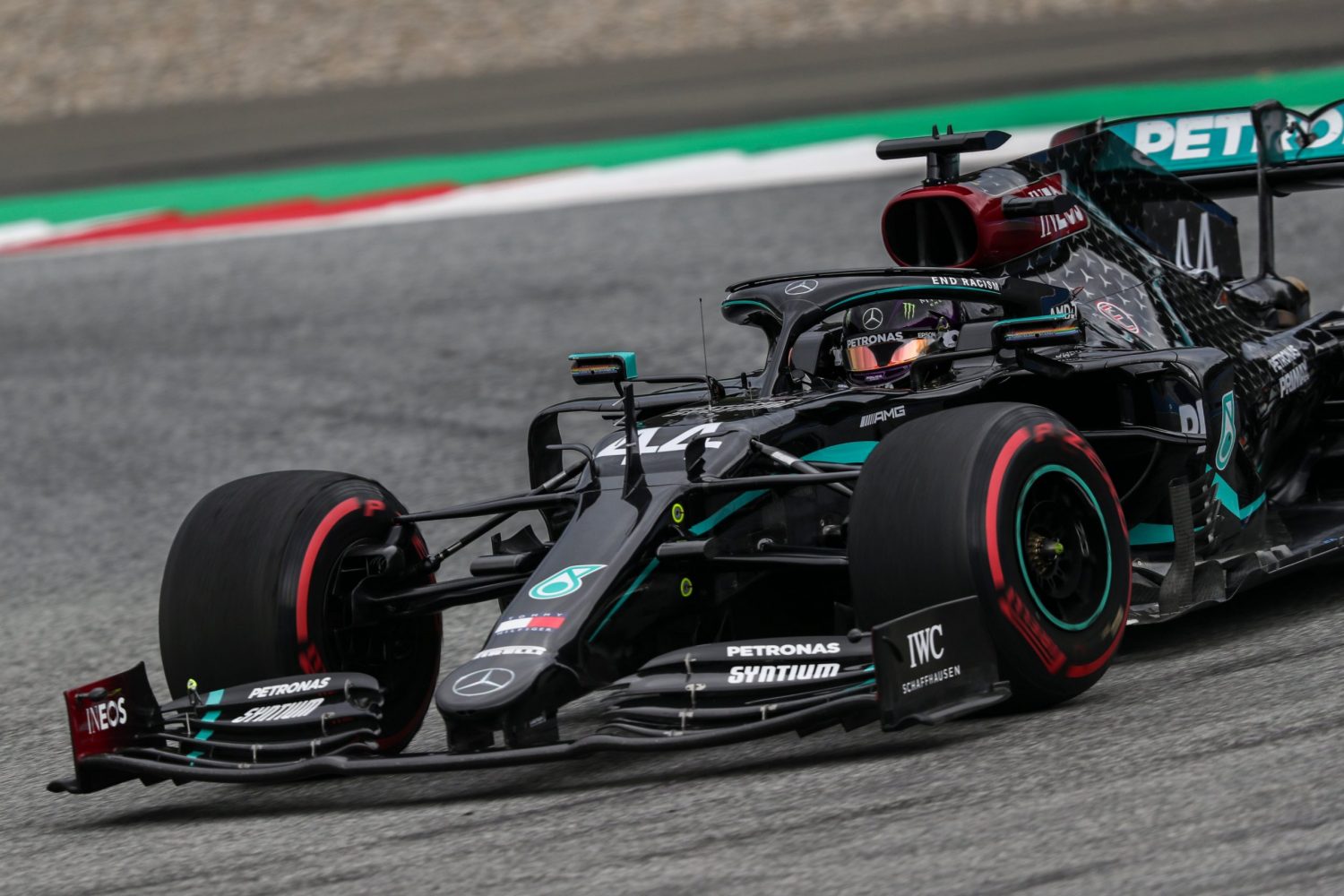 Hamilton lideró la práctica libre 3 en Austria