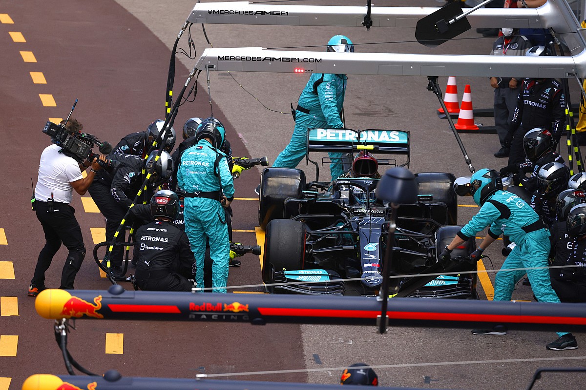 Wolff:” Ferrari nos ayudó con equipo pesado con un martillo y una sierra”