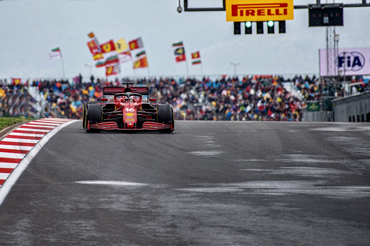 Ferrari apuesta para la carrera con Charles Leclerc