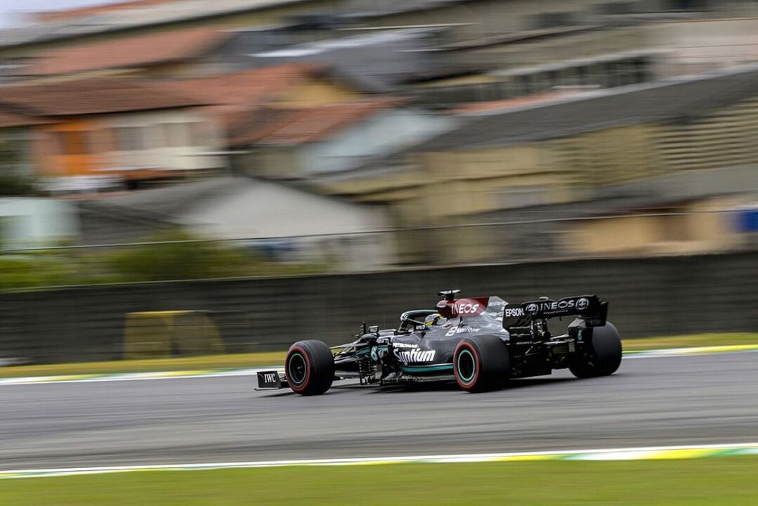 Hamilton el más rápido en clasificación de viernes