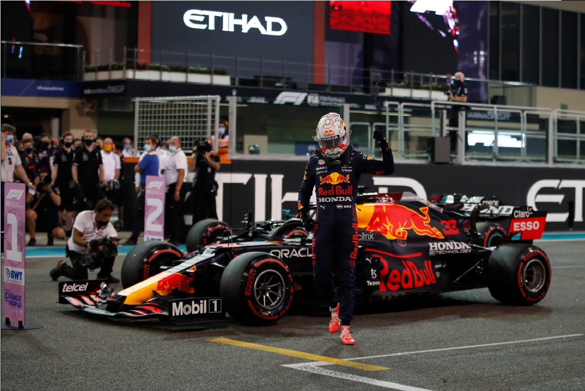 Verstappen se lleva la última pole del año en Yas Marina