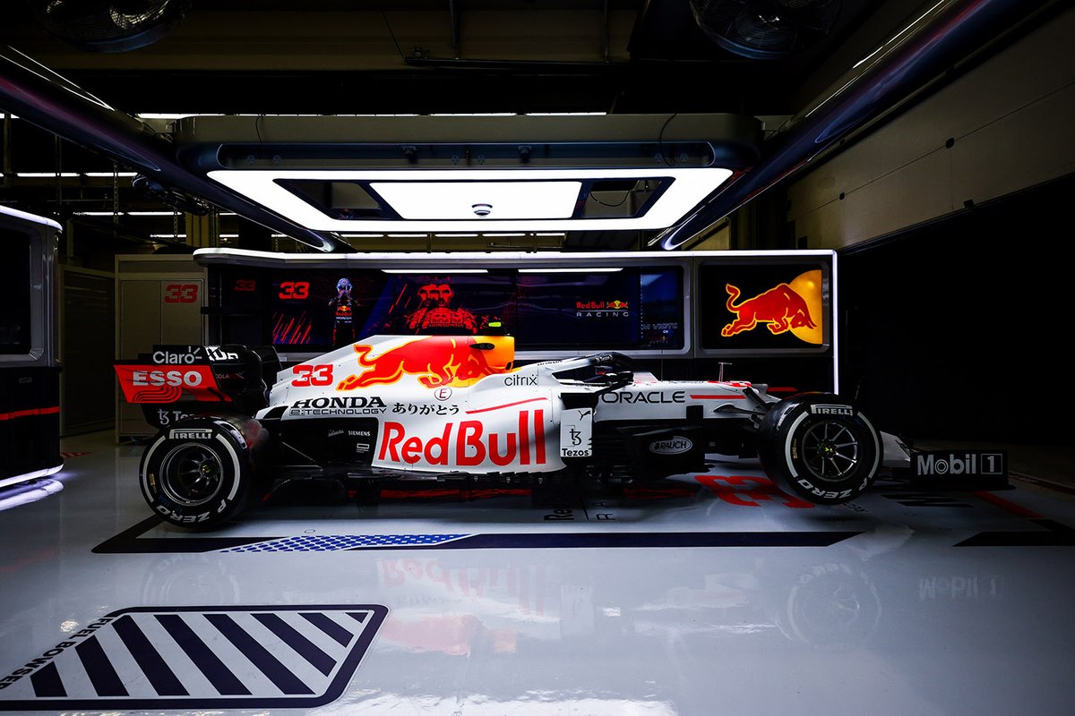 ¿Marcha Atrás? Honda anunció ,a fines de 2020, su retiro al final de la temporada pasada; incluso Red Bull homenajeó a la automotriz en Turquía con una decoración que rememoraba a los viejos Honda de la década del '60. (Red Bull Racing)
