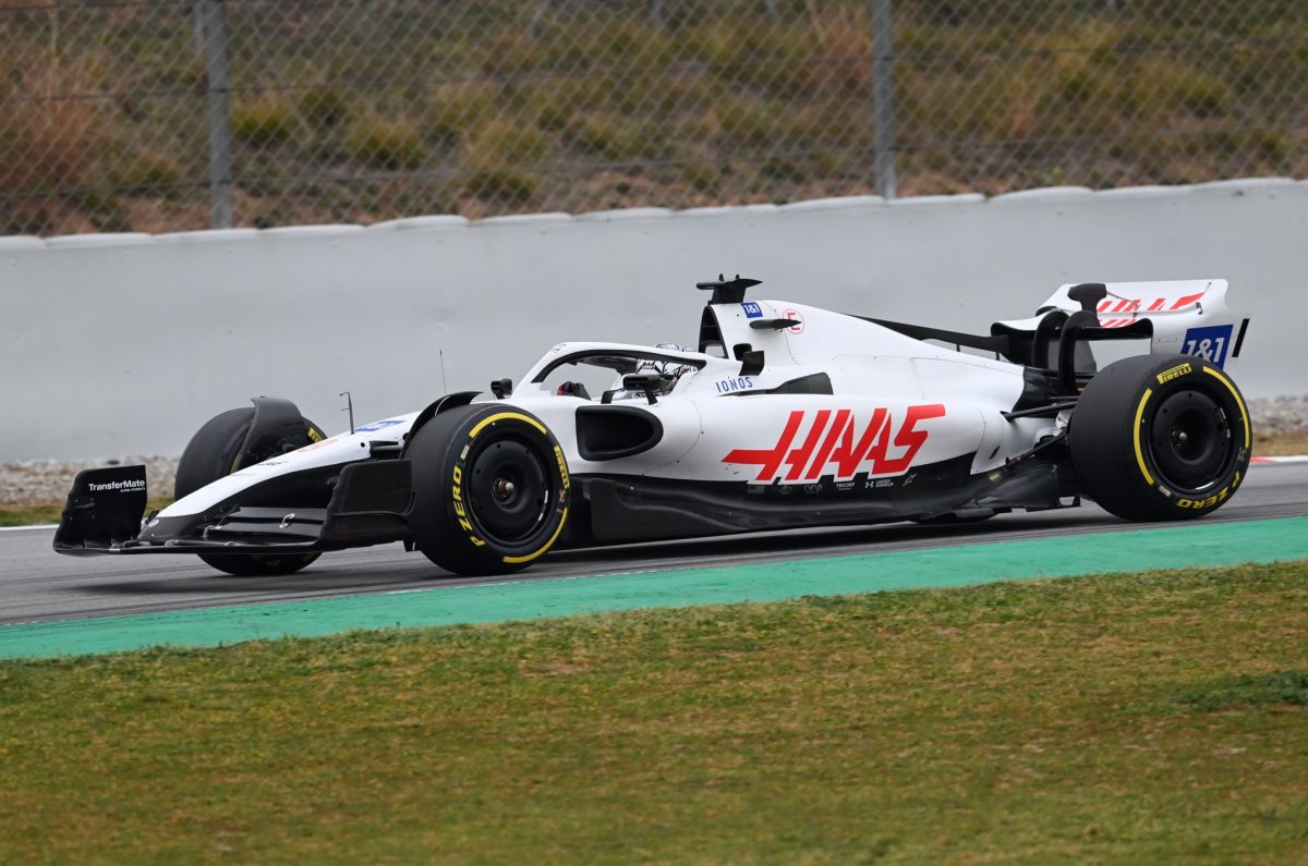 Haas viste de blanco en el último día de test en Barcelona