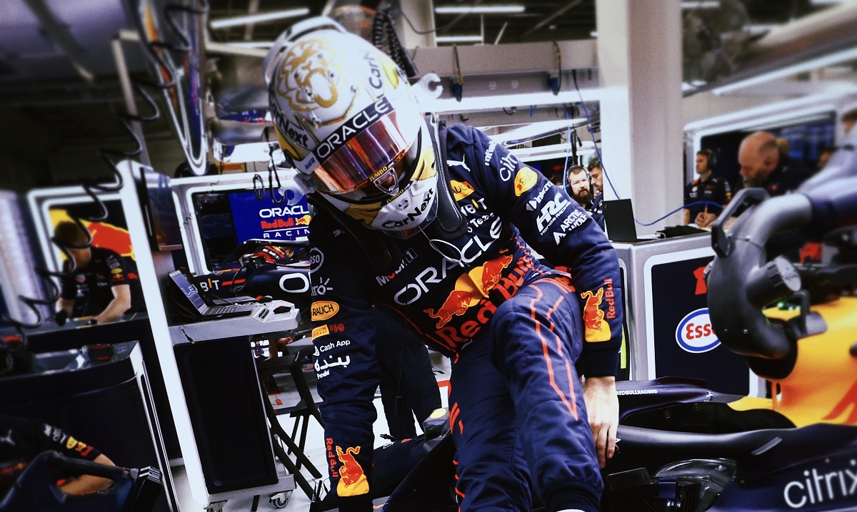 Verstappen se baja del coche tras la P3. (Oracle Red Bull Racing)