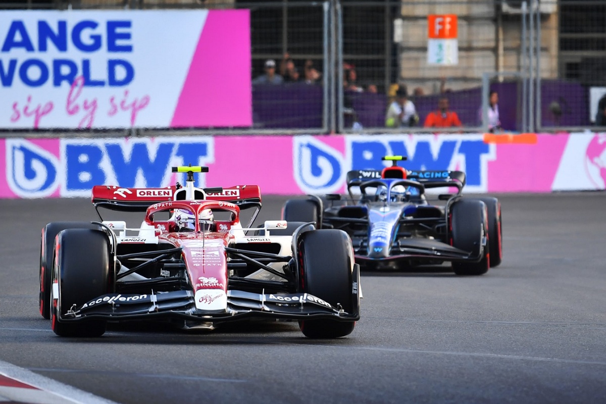 Zhou y Latifi durante la Qualy. (Simon Galloway)