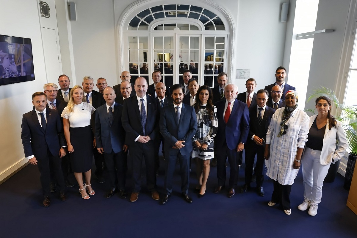 El presidente de FIA, Mohammed ben Sulayem, junto a parte del Consejo Mundial. (FIA)