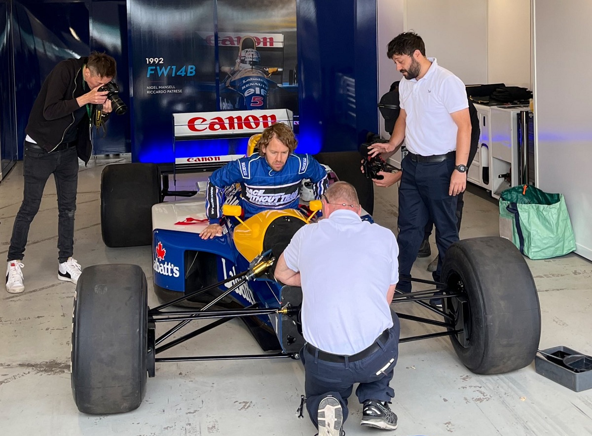 Vettel se sube al Williams FW14B. (Lisa Höfer)