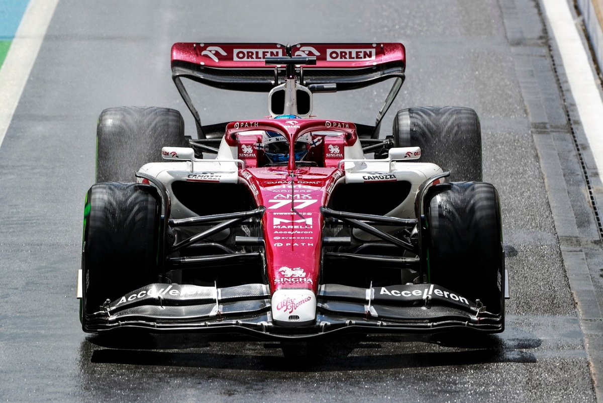 Bottas lideró la primera práctica gracias a la lluvia