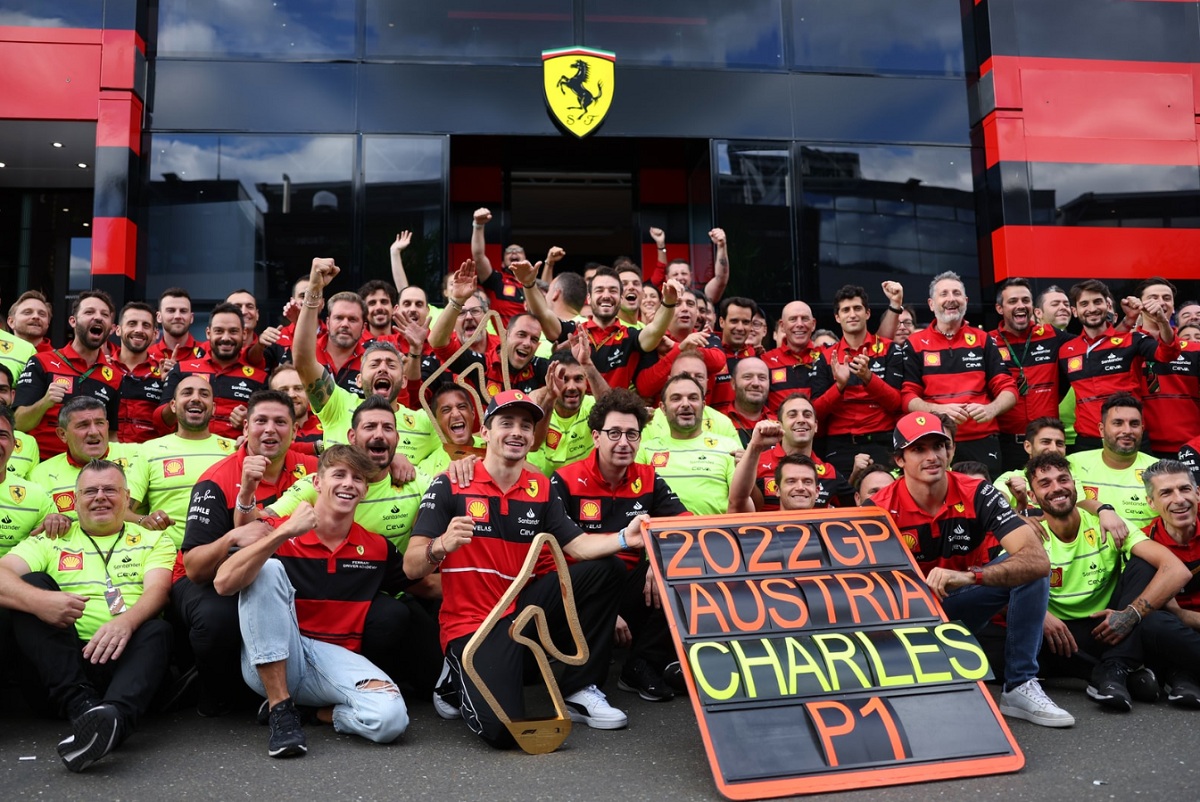 El festejo de Ferrari tras la carrera. (Glenn Dunbar)