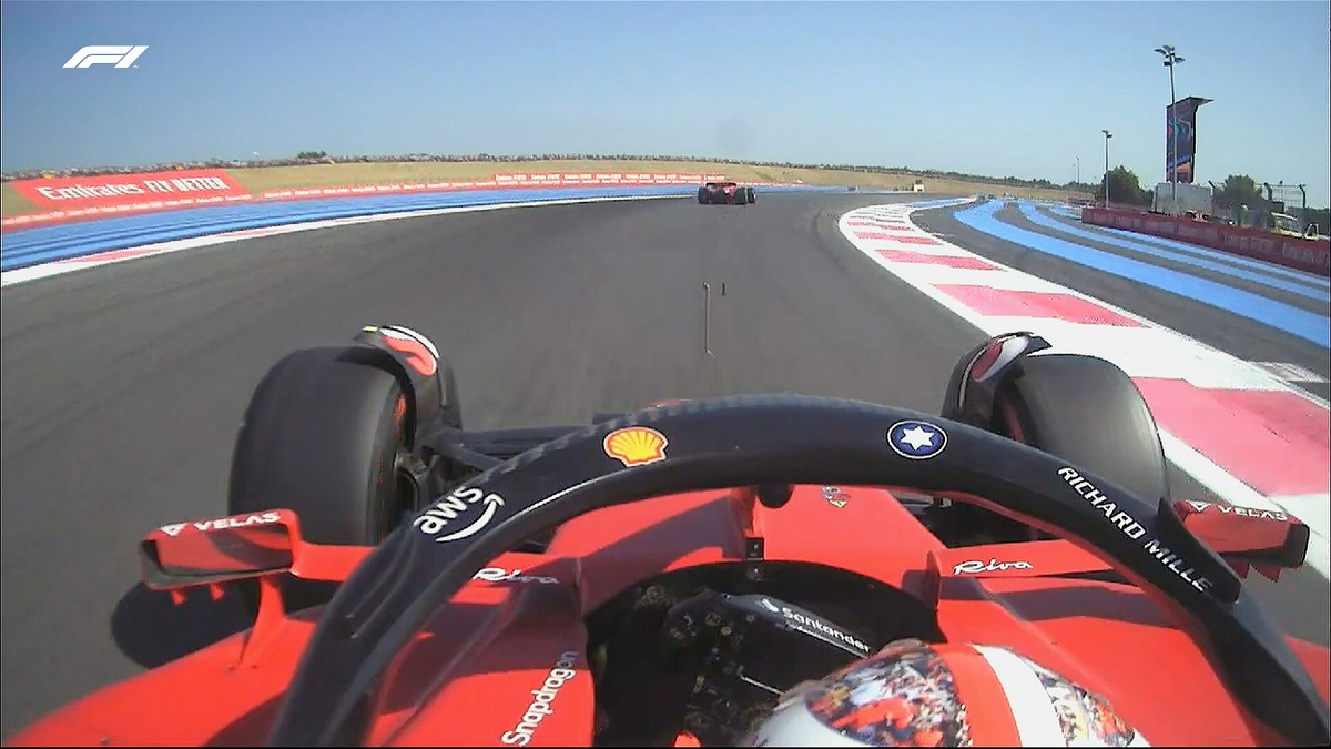 Leclerc comienza tomar el rebufo de Sainz, el juego de equipo la clave de la pole. (F1TV / F1)