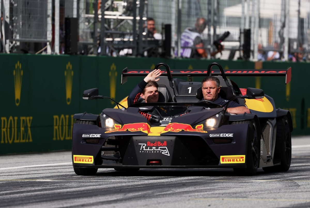 Verstappen en la vuelta de honor después de la premiación del Sprint. (Glenn Dunbar)