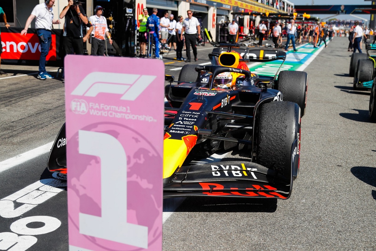 Verstappen arribando a parque cerrado. (Steven Tee)