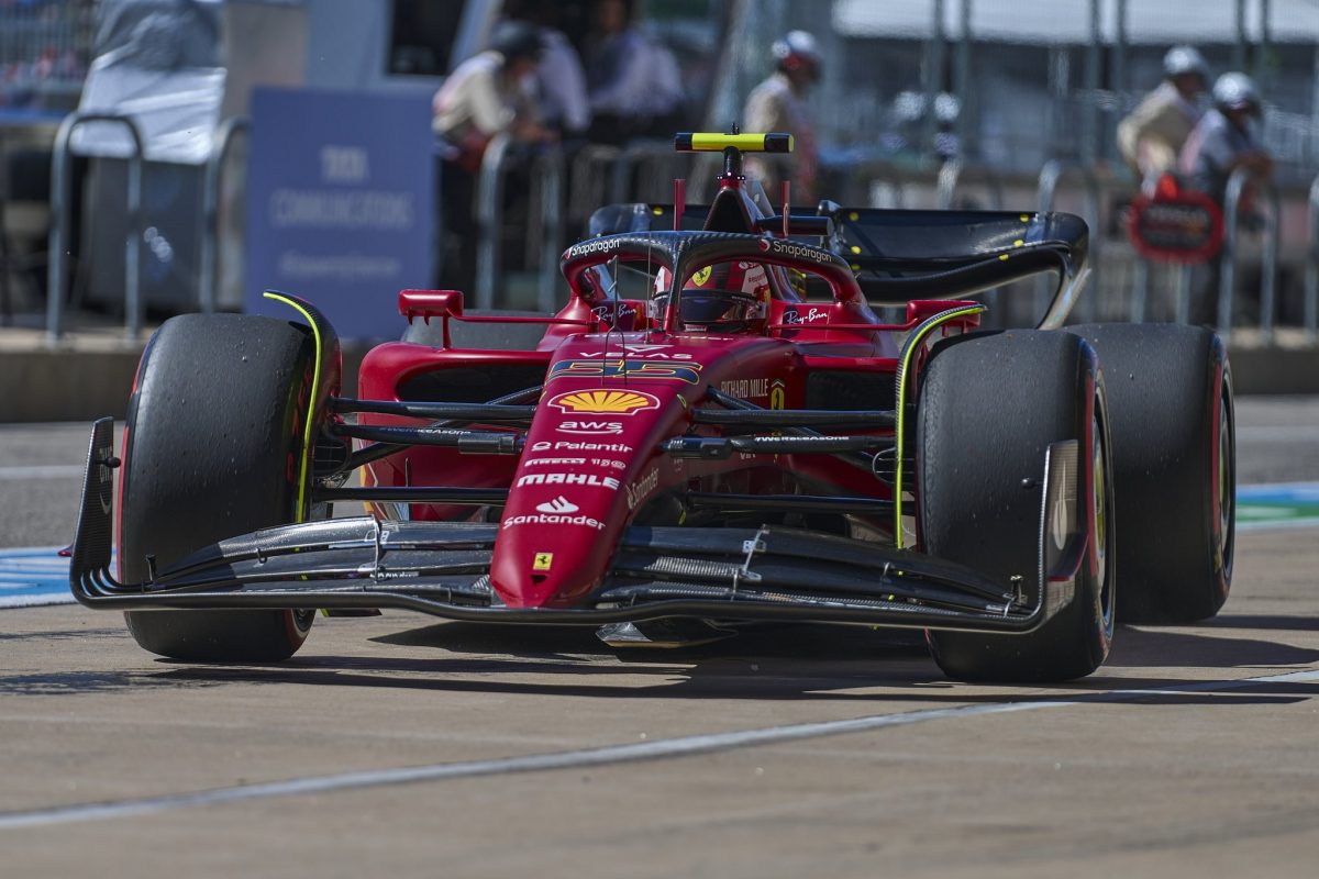 Sainz es golpeado por Russell y se retira del GP de Estados Unidos