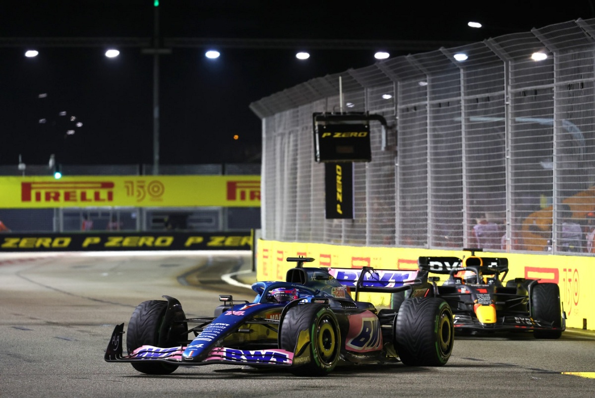 Alonso defendía la quinta posición del ataque de Verstappen al momento del abandono. (Glenn Dunbar)