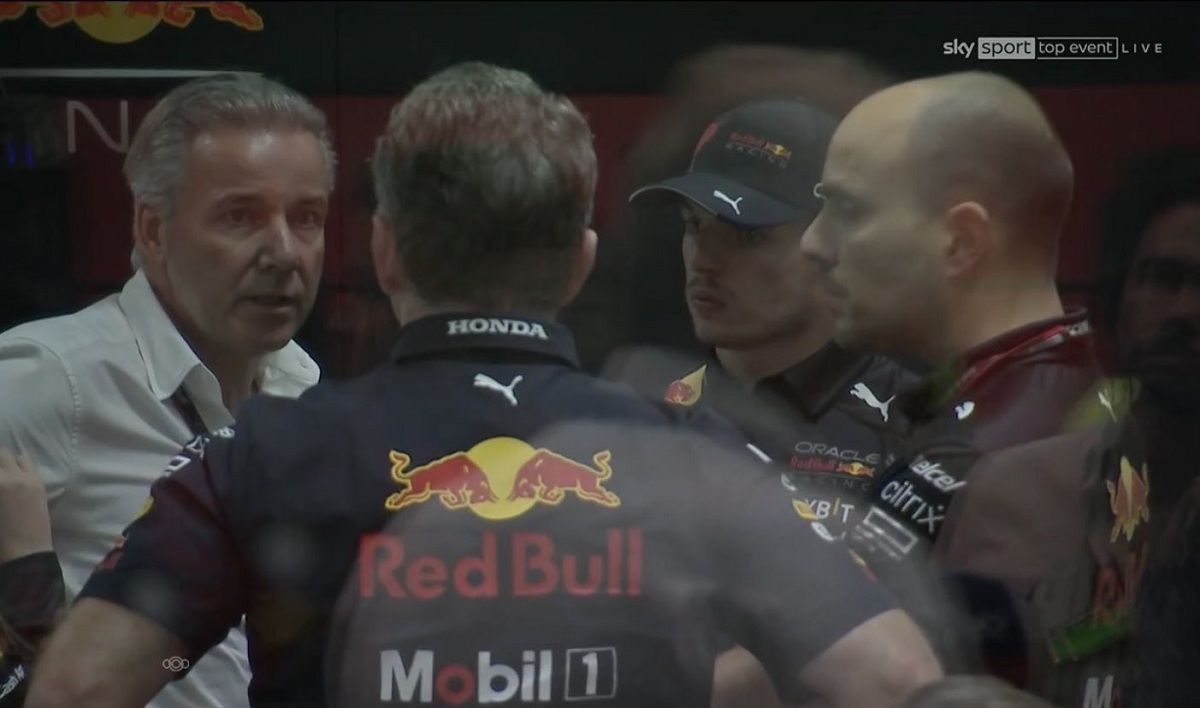 Tras la carrera, Horner le pidió explicaciones a Verstappen por desoir la orden de ceder la posición a Pérez. (Sky Sports) 