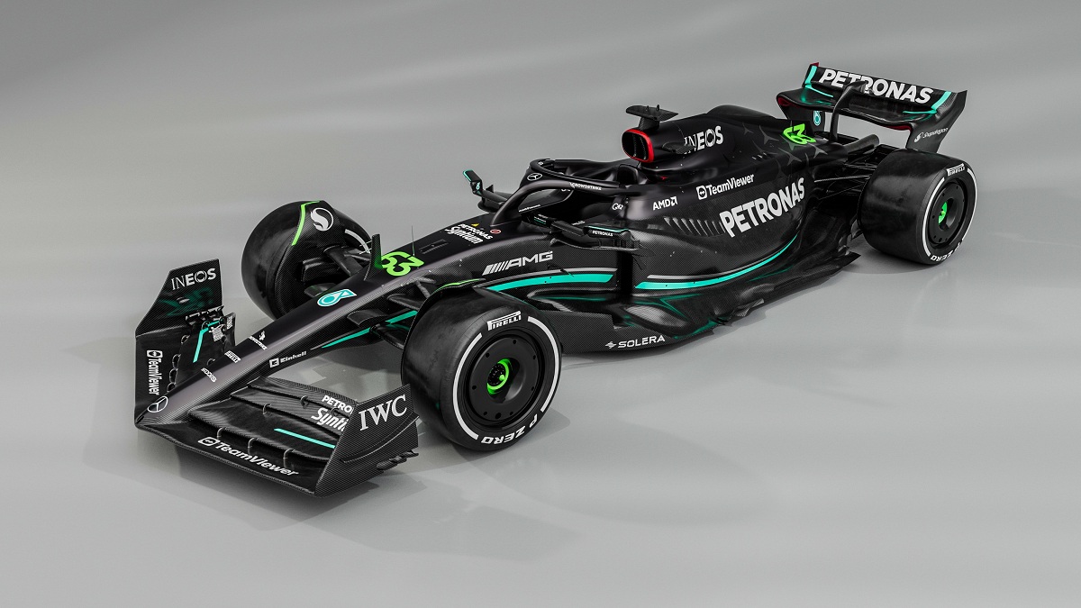 El W14 retoma al color negro para reducir peso de pintura y mantiene el concepto de pontones reducidos. (Mercedes-AMG PETRONAS F1 Team)