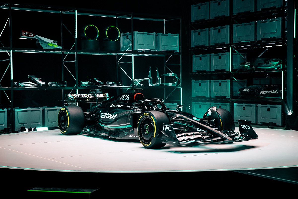 Mercedes presentó el W14 para olvidar el 2022