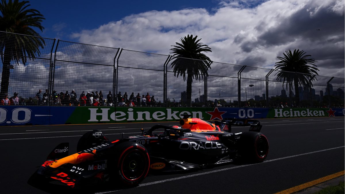 Verstappen se queja del asfalto en Australia y admite: “Cuesta saber dónde estamos”