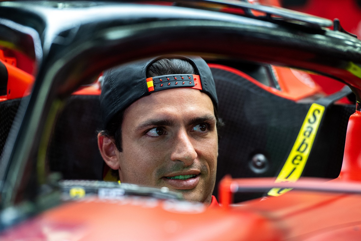 Sainz se subió al SF23 para probarla butaca. (Scuderia Ferrari)