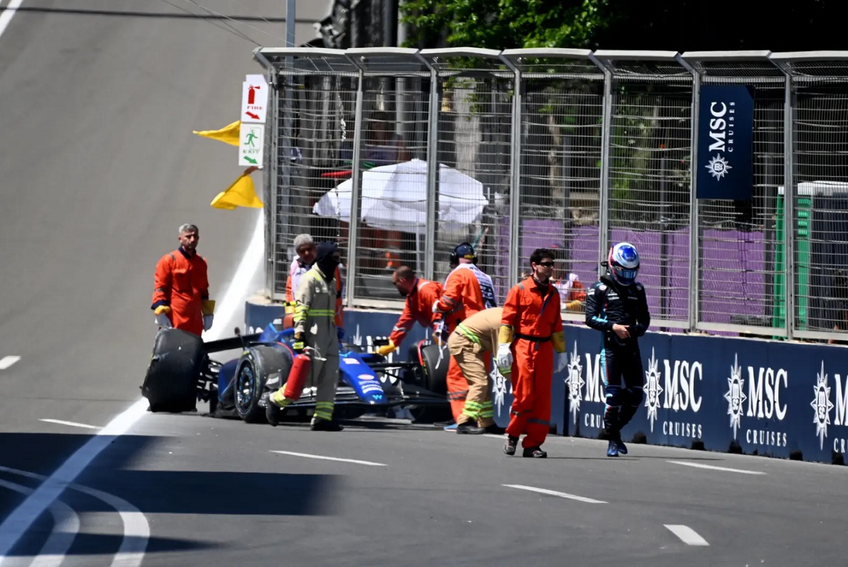 Sargeant abandona el Williams tras el accidente que sufrió en la curva 15. (Mark Sutton)