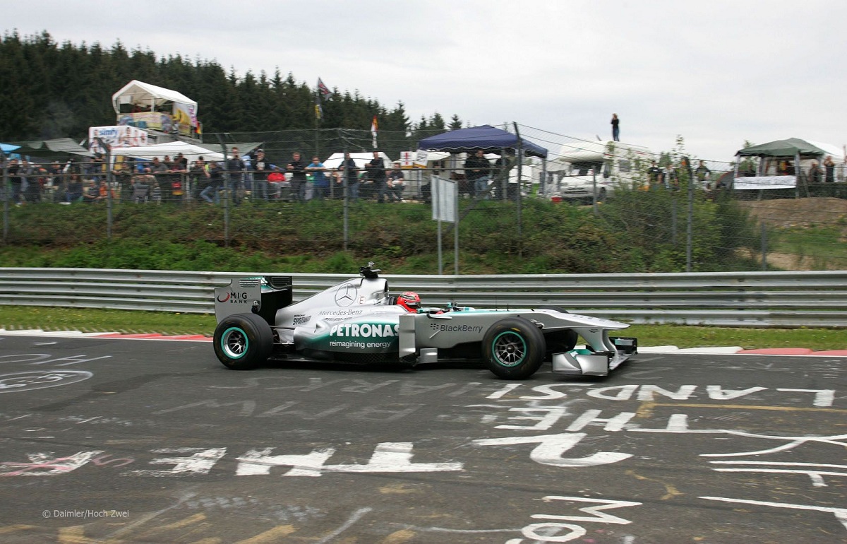 Michael Schumacher a bordo del Mercedes W02 en 2013, la última vez que giró un F1 en el Nordschleife. (Archivo / Getty Images, 2013)
