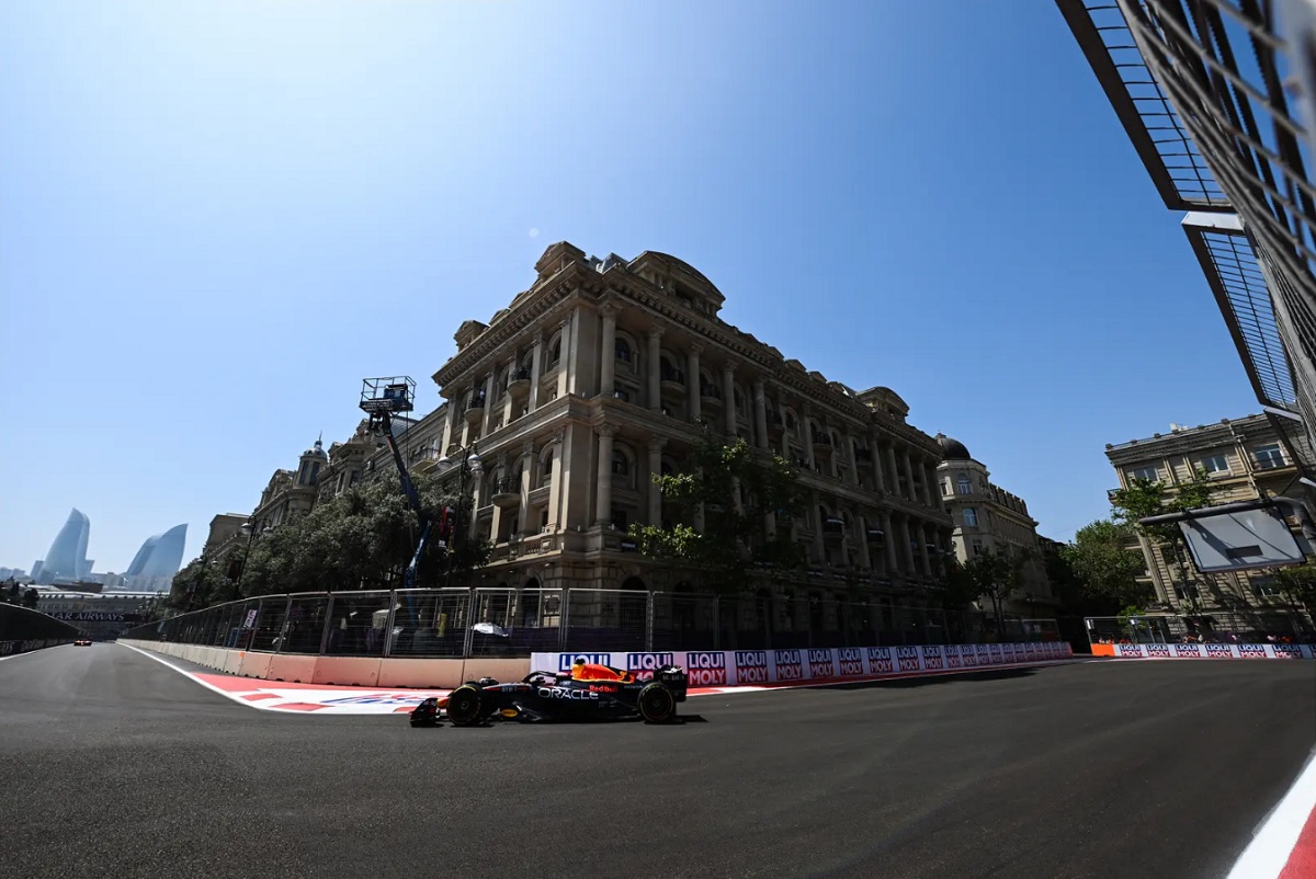 Verstappen durante la PL1. (Simon Galloway)