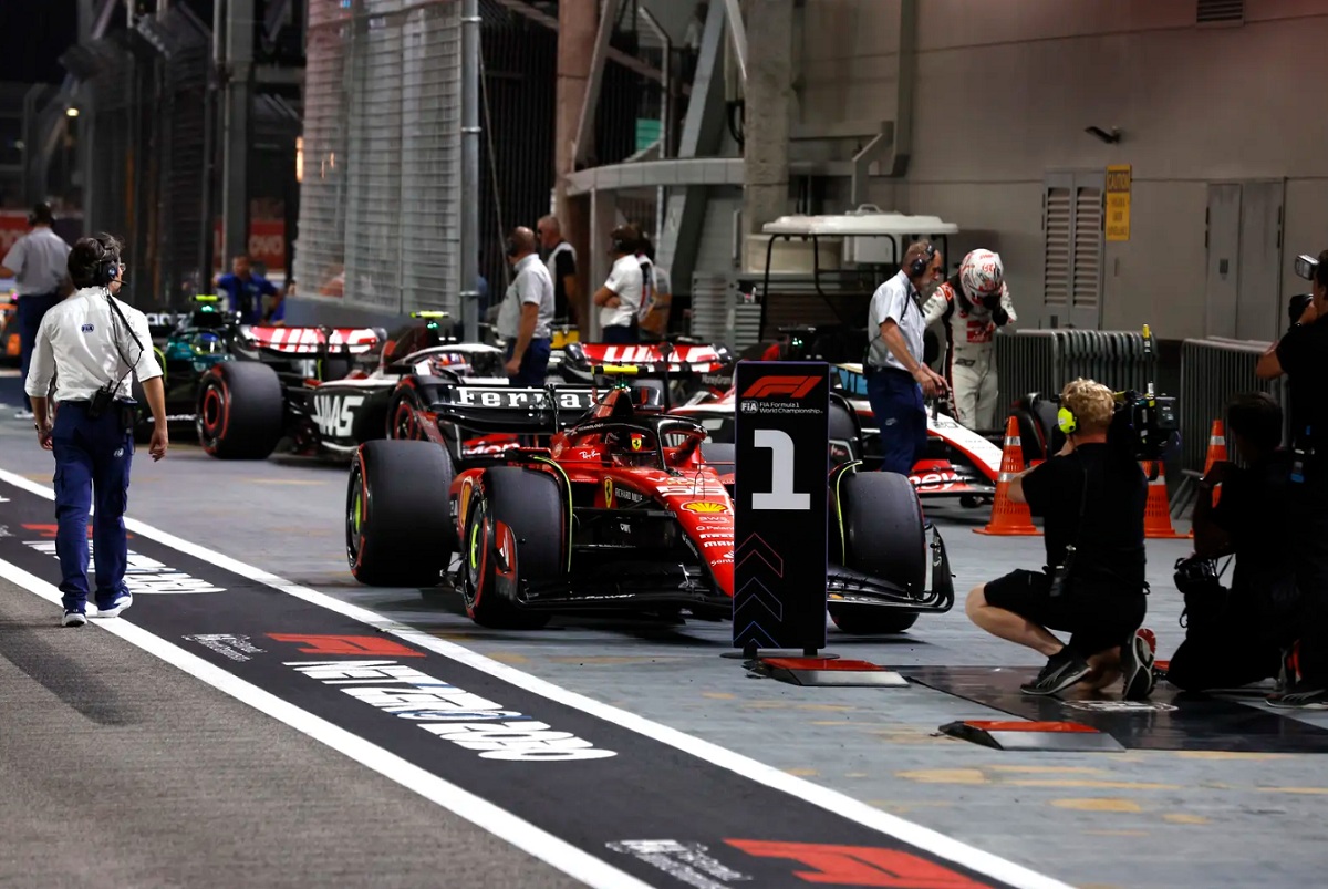 Carlos Sainz logra la pole en Singapur