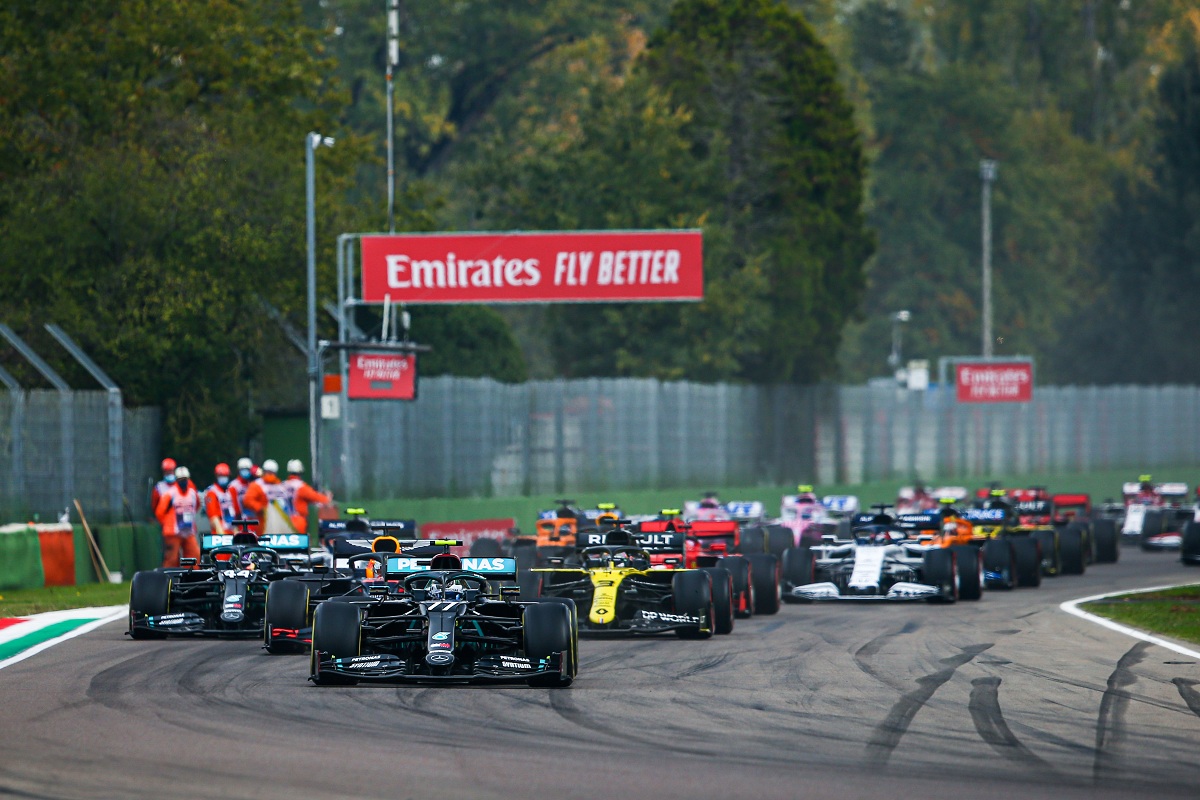 Valtteri Bottas lidera los primeros metros del GP de Emilia-Romagna 2020, el regreso de la F1 a Imola. (Archivo / XPB Images, 2020)