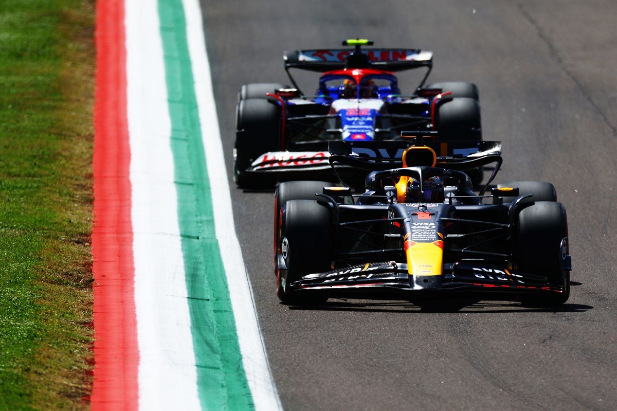 Verstappen seguido por el RB de Ricciardo. (Honda Racing Global)
