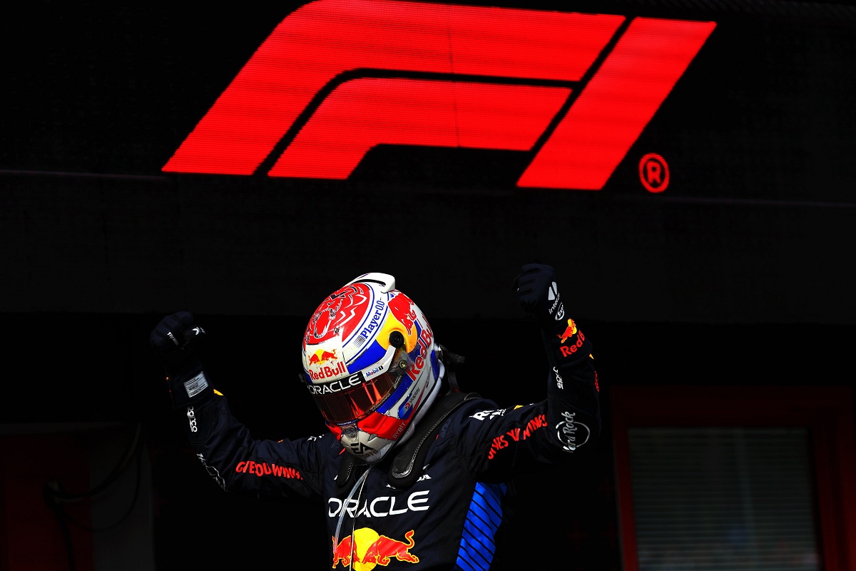Verstappen celebra el triunfo. (XPB Images)