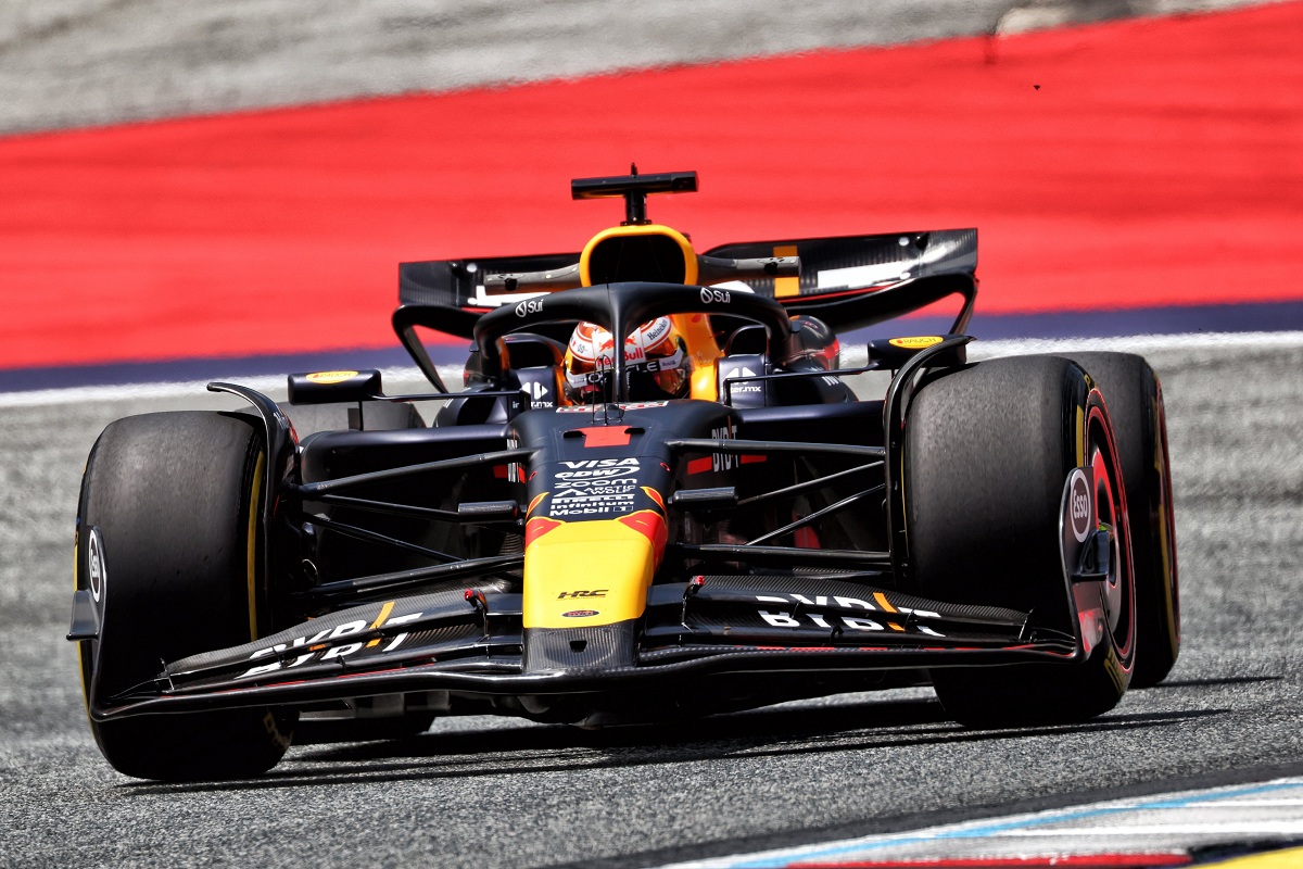 Max Verstappen lideró el primer entrenamiento en Austria