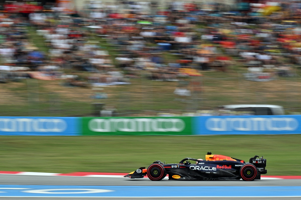 Max Verstappen rodando durante la clasificación. (F1)