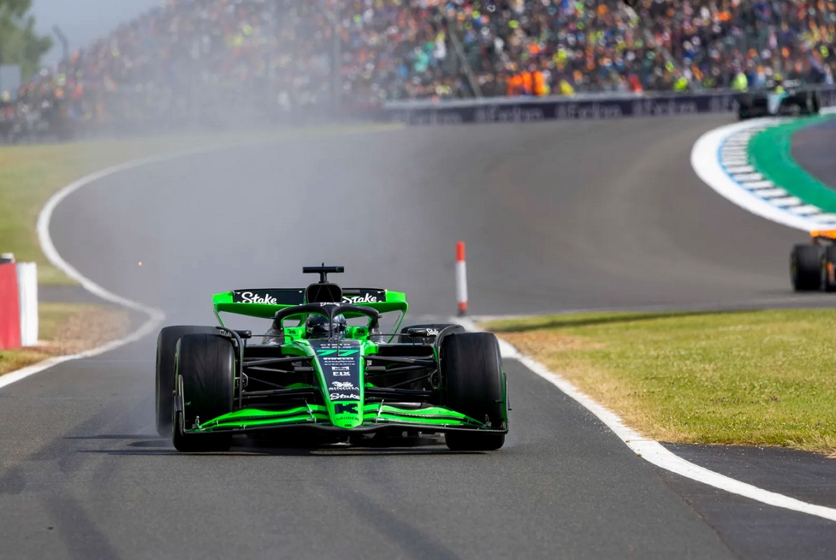 Bottas ingresa a boxes. (Sam Bloxham)