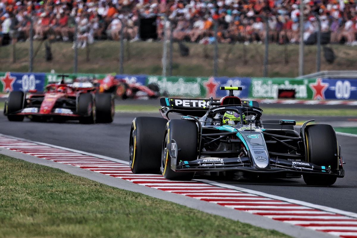 Hamilton le ganó dos undercut a Verstappen. (XPB Images)