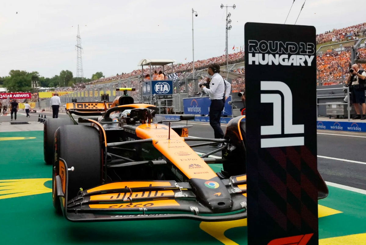 Lando Norris aparca en el parque cerrado como poleman en el Hungaroring, la tercera de su campaña en F1. (Glenn Dunbar)