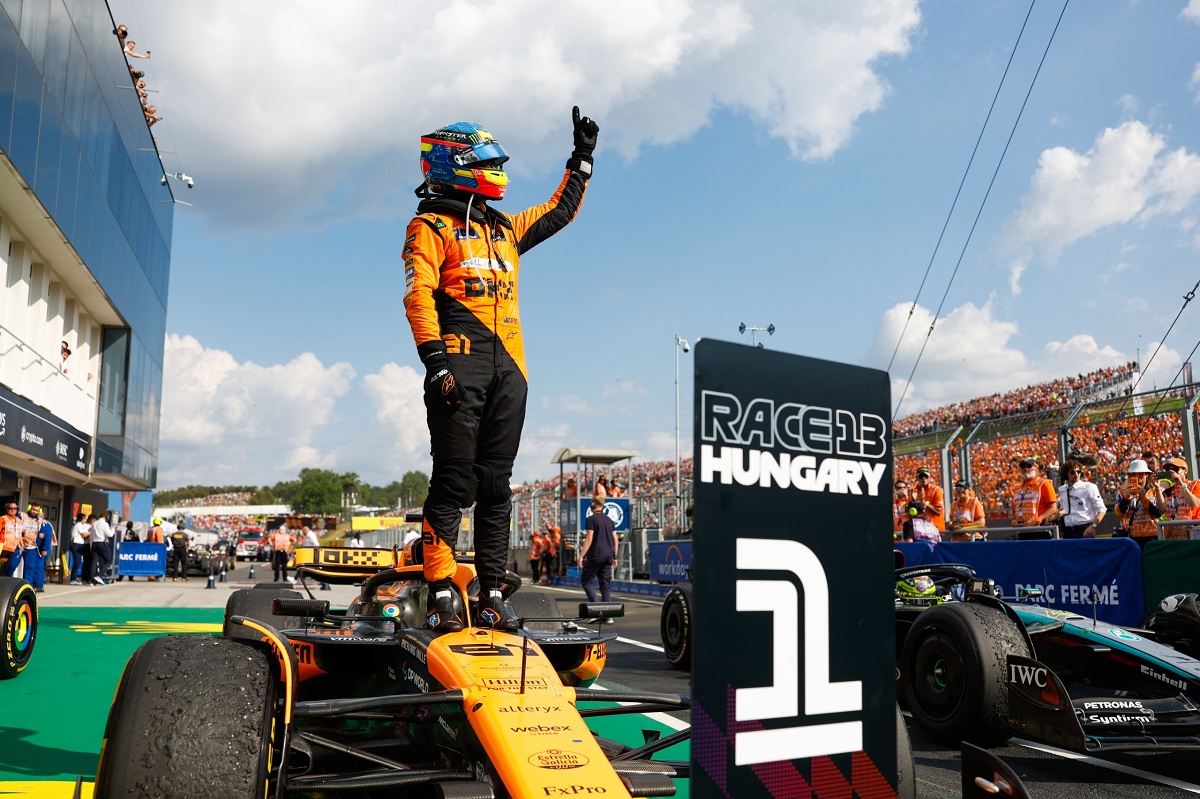 Piastri en parque cerrado festejando su primera victoria. (McLaren Racing)