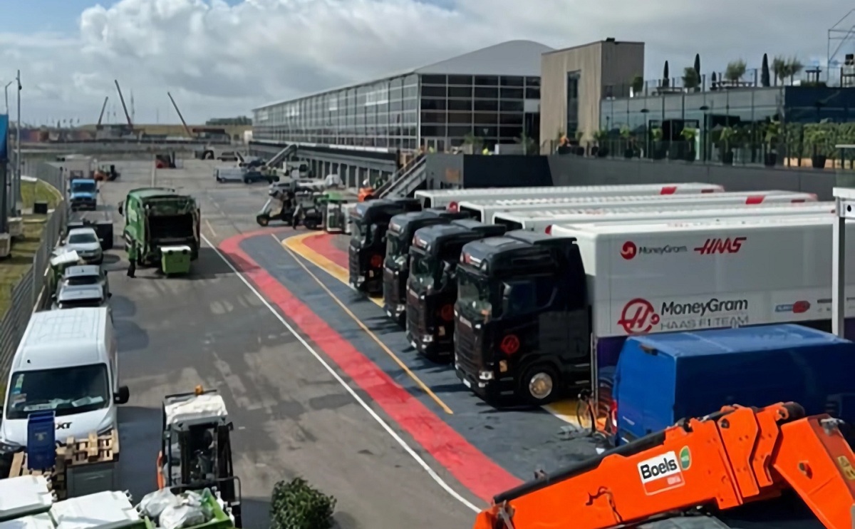 Los camiones de Haas estaban retenidos en el circuito de Zandvoort, la fotografía fue tomada este lunes antes que se levantara el embargo. (Instagram de Kim Illman / @kymillman)