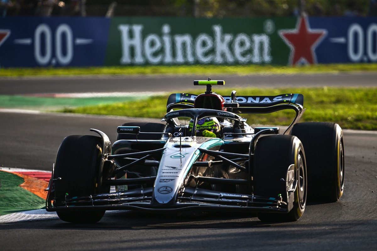 Hamilton: “Hacía un calor ridículo en nuestro coche”