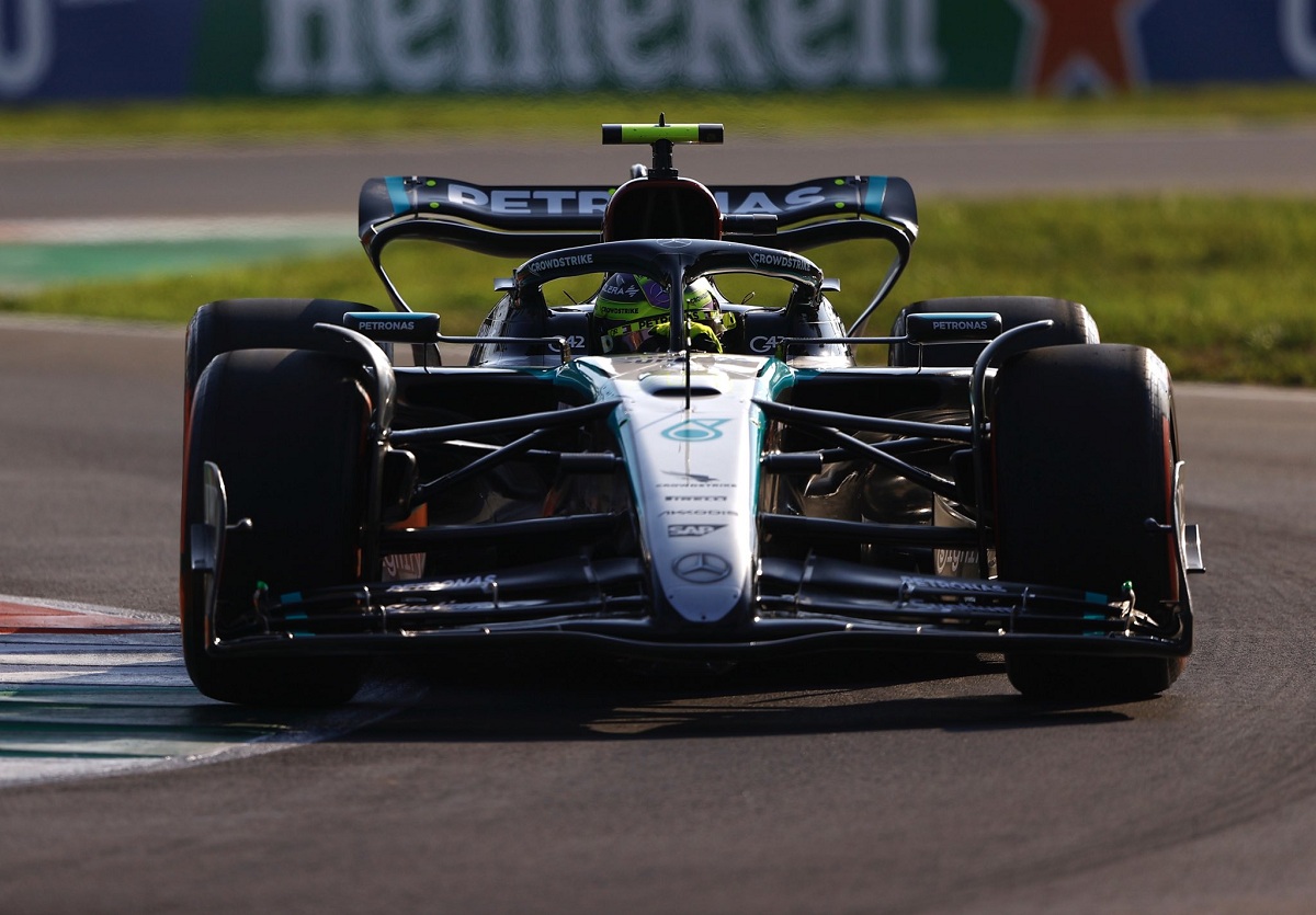 Hamilton durante el segundo entrenamiento. (Andy Hone)