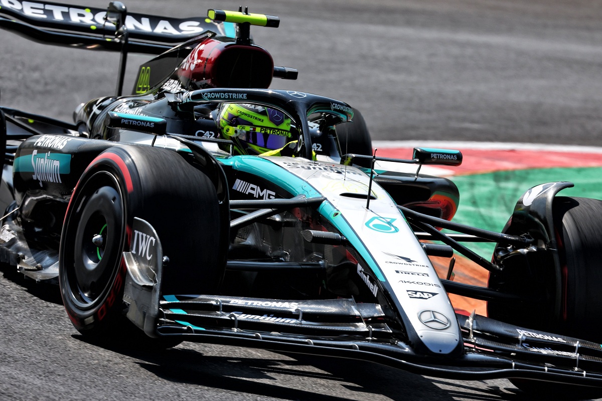 Hamilton lidera  el doblete de Mercedes durante la última práctica en Monza