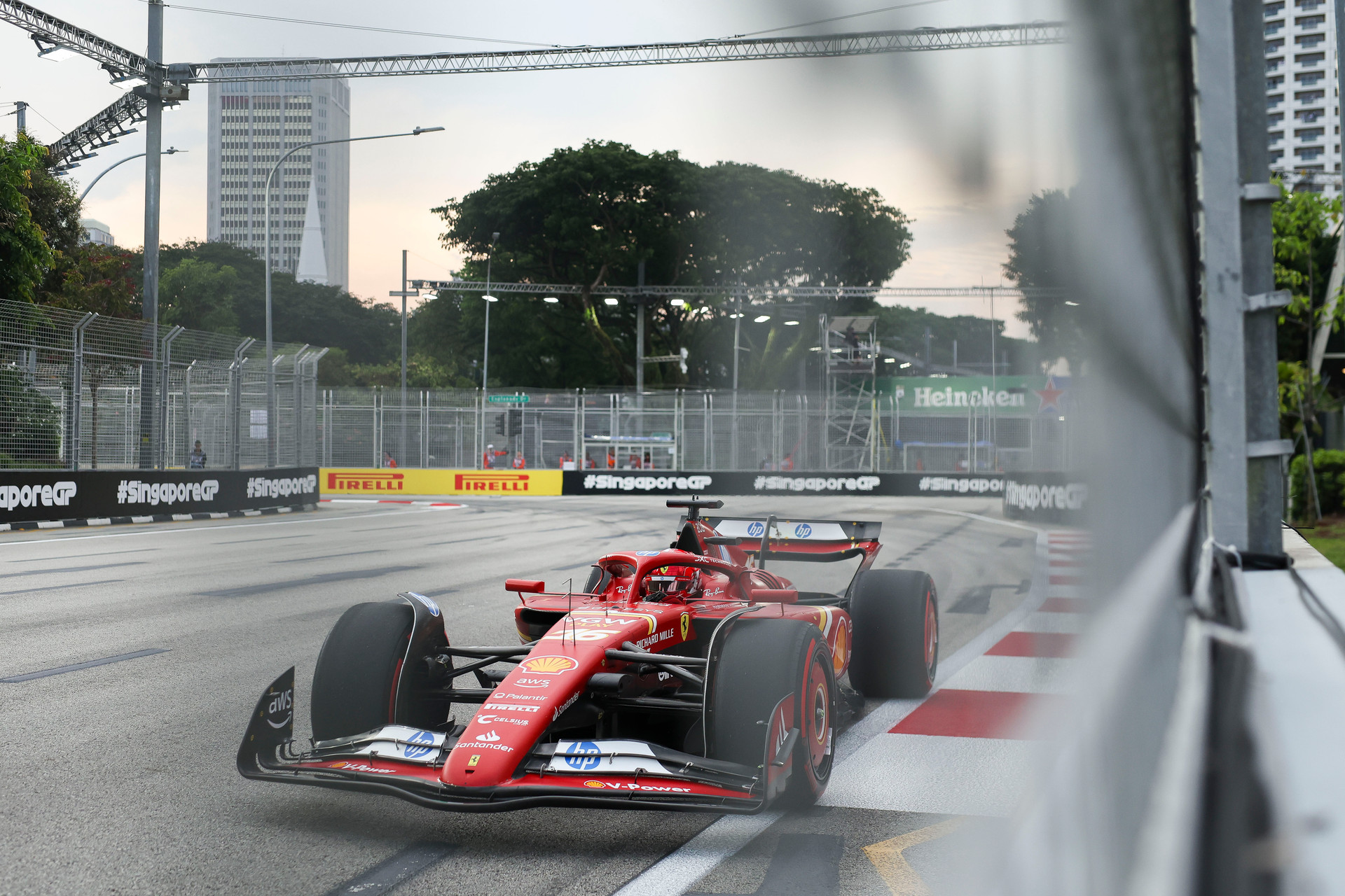 FP1: Leclerc supera a Norris y Sainz en los primeros entrenamientos libres en Singapur