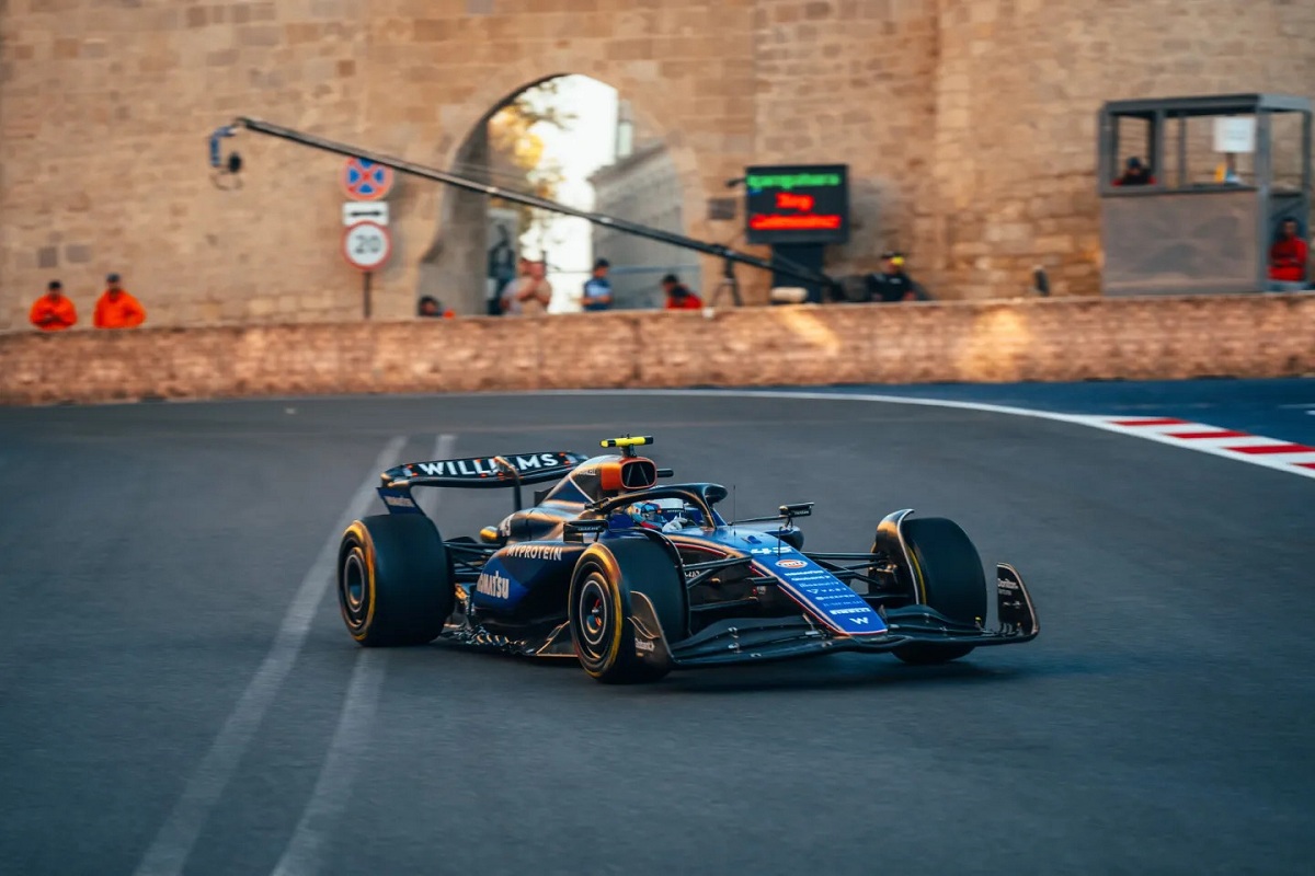 Colapinto girando en Bakú. (Williams Racing)