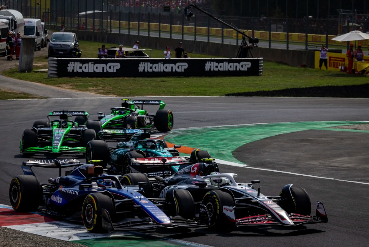 Colapinto lucha con Hülkenberg, segudios de cerca por los Sauber de Bottas y Zhou. (Sam Bloxham)