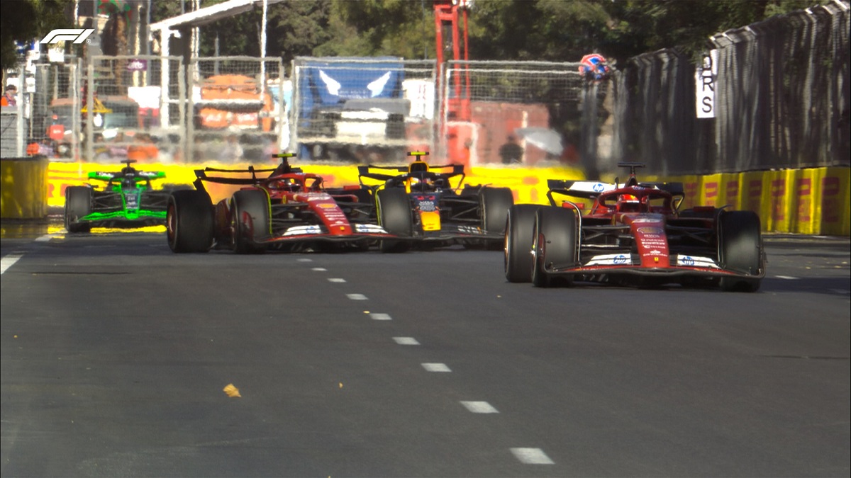 El choque entre Sainz y Pérez a dos giros del final. (Imagen TV / F1TV)