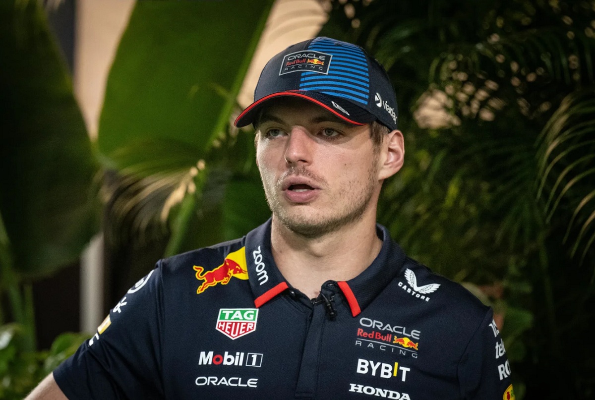 Verstappen en el paddock de Marina Bay. (Simon Galloway)