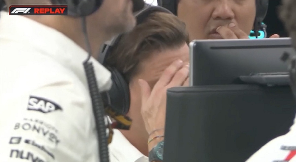 Toto se toma la cabeza al escuchar las quejas de Hamilton. (Imagen TV / F1TV)