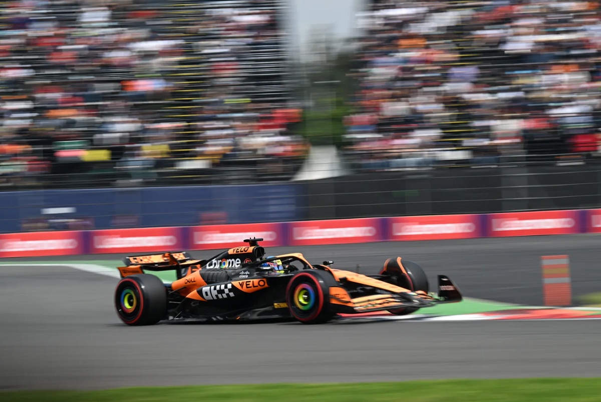 Piastri ataca los pianos durante su último stint en PL3. (Simon Galloway)